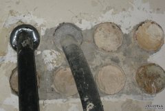 電纜管孔麻絲水泥封堵滲水嚴(yán)重怎么辦