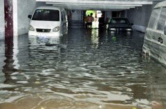 圍觀城市遇大雨時充氣囊在電力搶修中的快速應用
