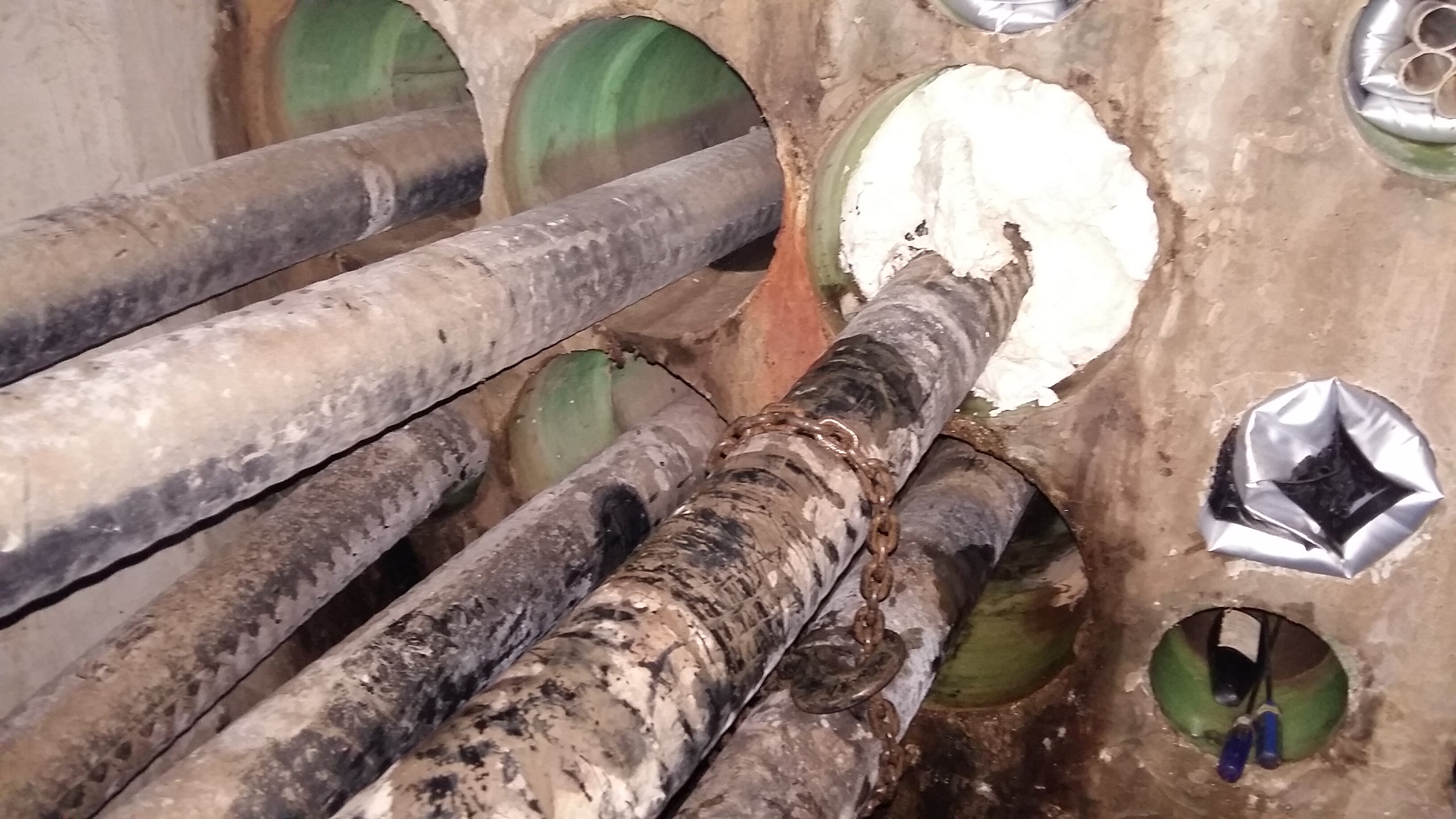 發(fā)泡膠材料進行封堵