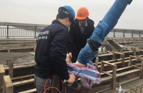 斜拉索導管孔充氣式防水防腐抗震密封技術的發展歷程